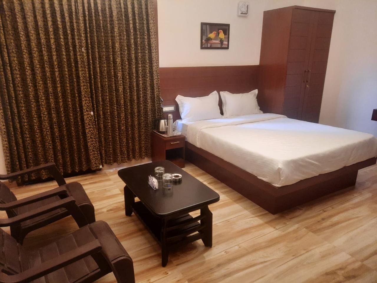 Comfortable deluxe room with wooden flooring and mountain view window