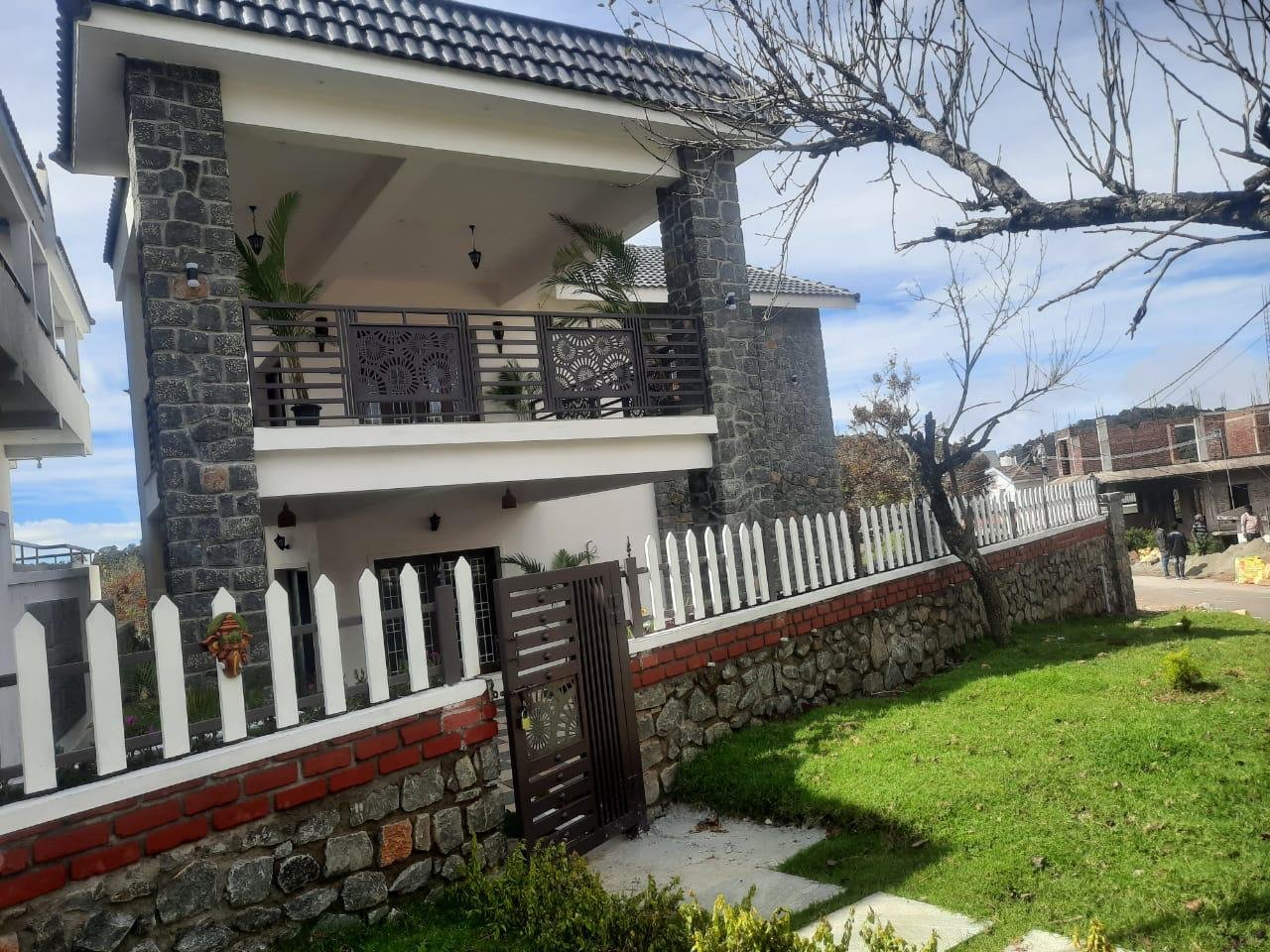 Kodai Vellapar 4-BHK stone villa cottage exterior